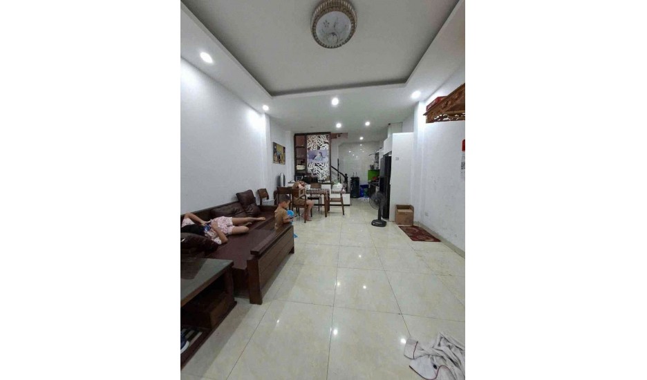 Cô Lan cán bộ về hưu gửi bán nhà trung tâm Thạch Bàn, Long Biên dưới 6.6 tỷ. DT 40m2